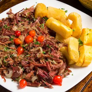Petiscos Carne de Sol com Aipim